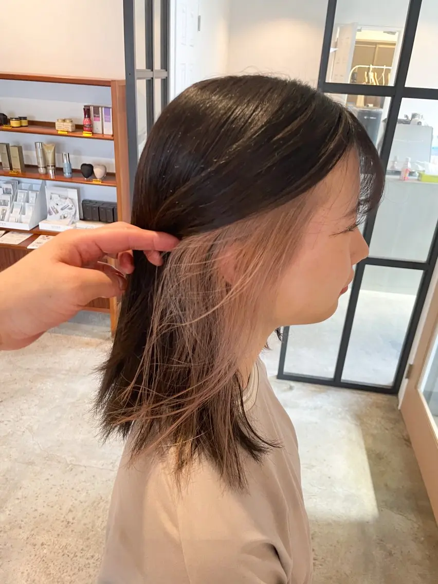 ミディアム カラー ベージュカラー イヤリングカラー インナーカラー Takuma Suzuki中目黒のヘアスタイル