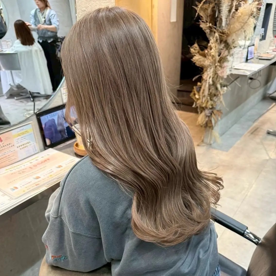 ロング カラー こうら かすみのヘアスタイル