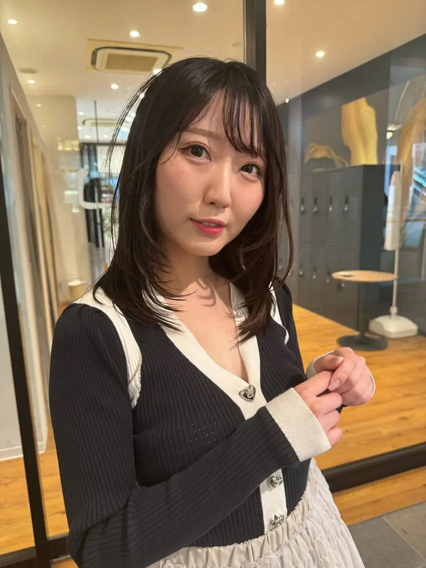 ミディアム レイヤーカット リルウヘアー 天王寺のヘアスタイル