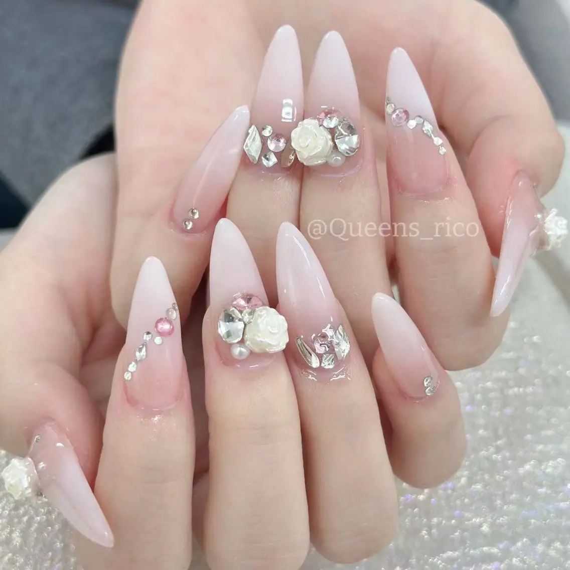 ネイル ハンドネイル Queens テイのネイルデザイン