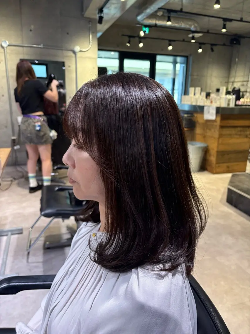 ミディアム レイヤーカット カット 縮毛矯正 ︎︎ HINAのヘアスタイル