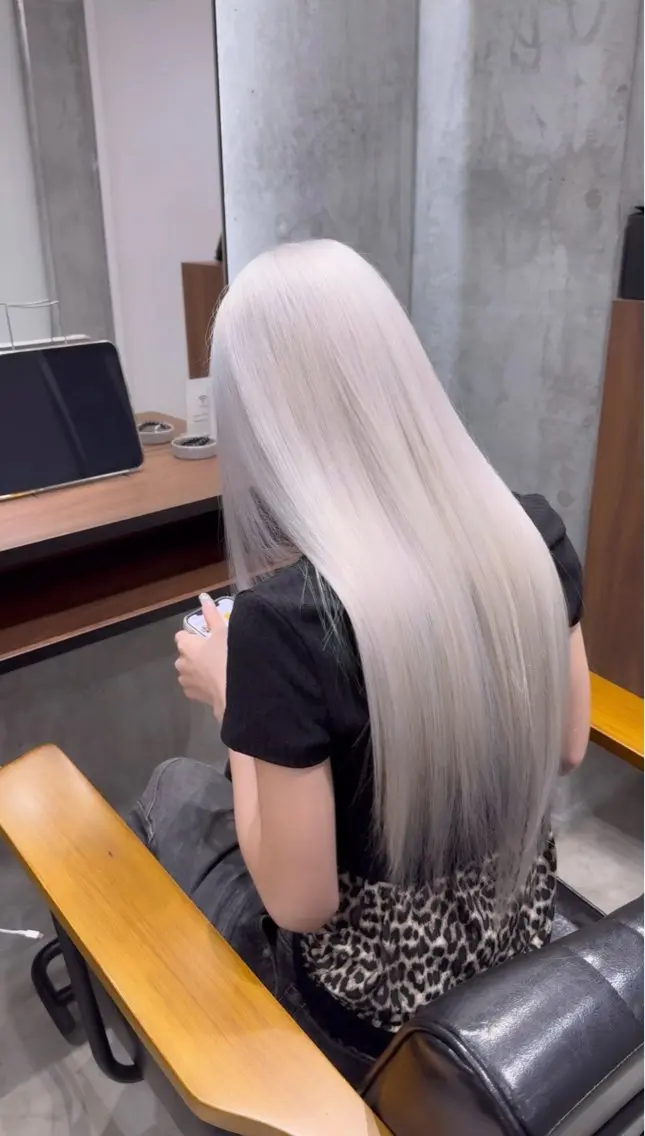 ケアハイブリーチ➕ケアカラー➕ミラートリートメントの写真