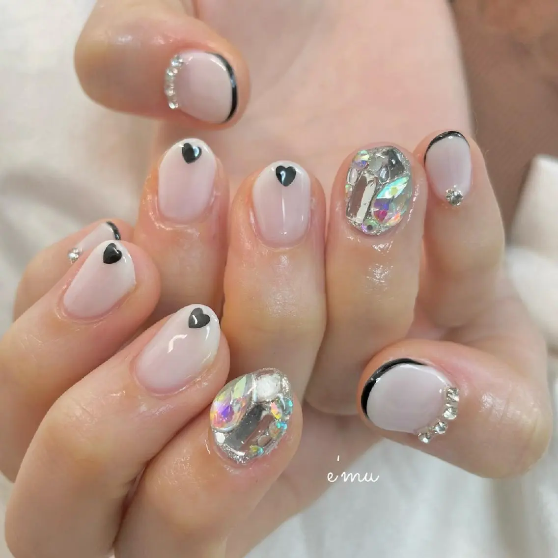 ネイル フレンチネイル ハート キラキラネイル nail salon e'mu💐のネイルデザイン