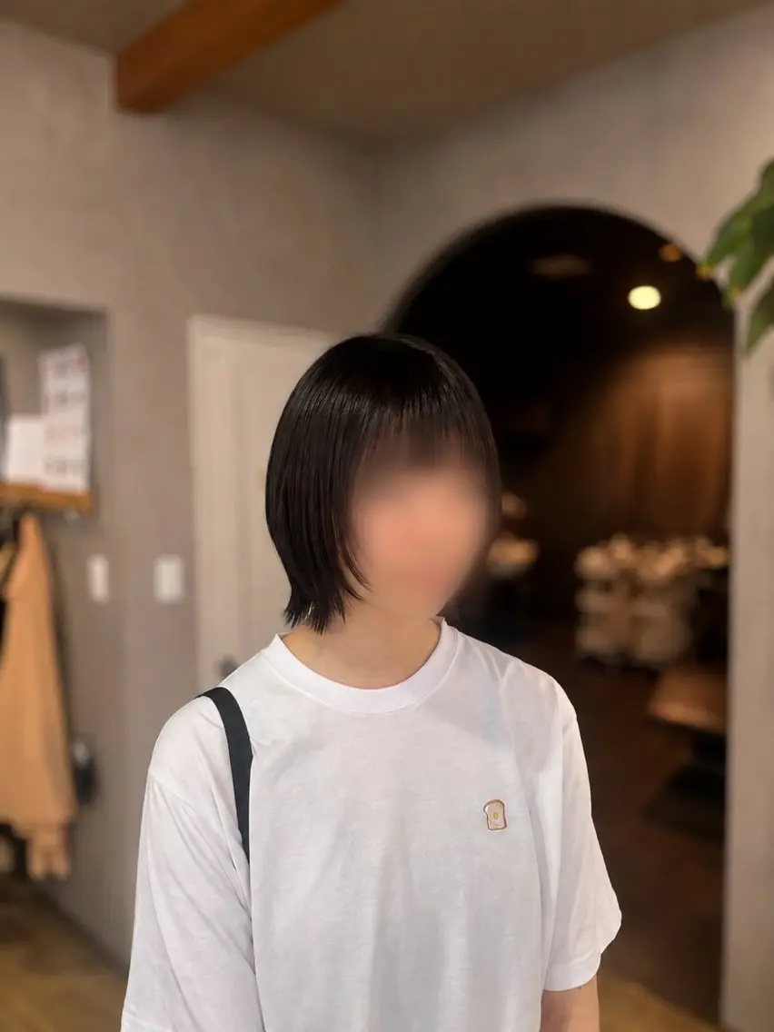 ショート ボブ 顔まわりレイヤー 顔周りカット レイヤーカット . みおのヘアスタイル