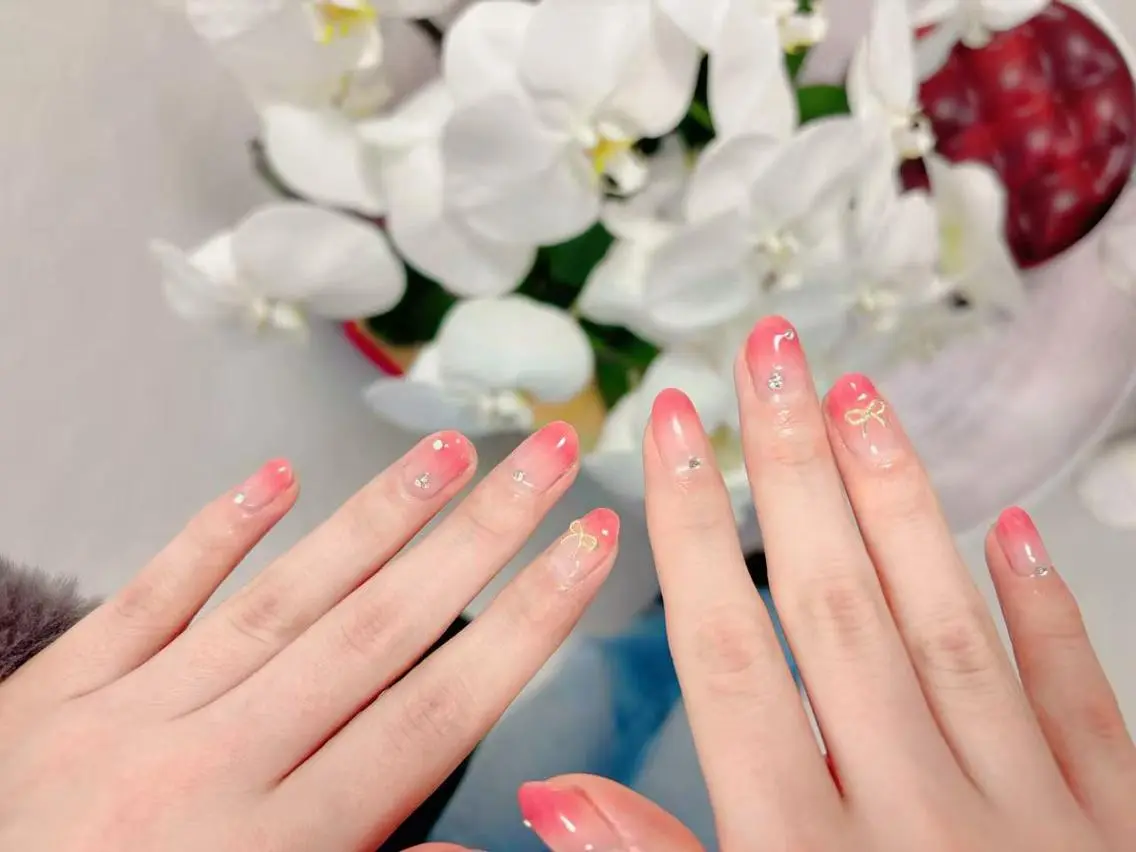 ネイル 長さ出し フレンチネイル ジェルネイル マグネットネイル 持ち込み ハンドネイル ハンドケア Hana Bloom Nail 渋谷道玄坂のネイルデザイン