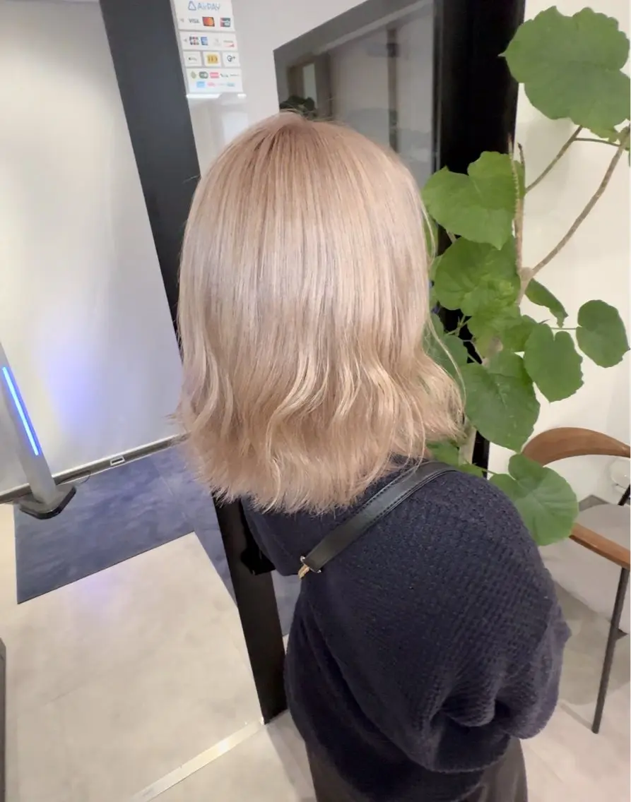 セミロング カラー ヘアアレンジ ブリーチ矯正💐 ミルクティー💐ナオのヘアスタイル
