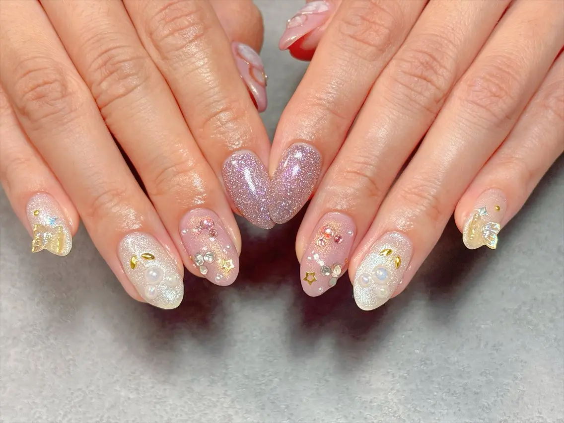 ネイル マグネットネイル ミラーネイル ニュアンスネイル ハンドネイル ハンドケア 💫ゆか_ Nailartistのネイルデザイン