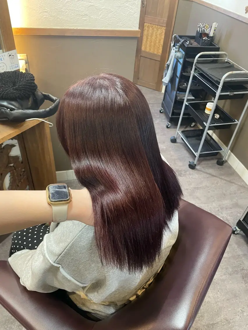 ミディアム カラー ボルドーカラー ルビー トリートメント moe🥣ﾚｲﾔｰ ｶｯﾄ/透明感ｶﾗｰのヘアスタイル