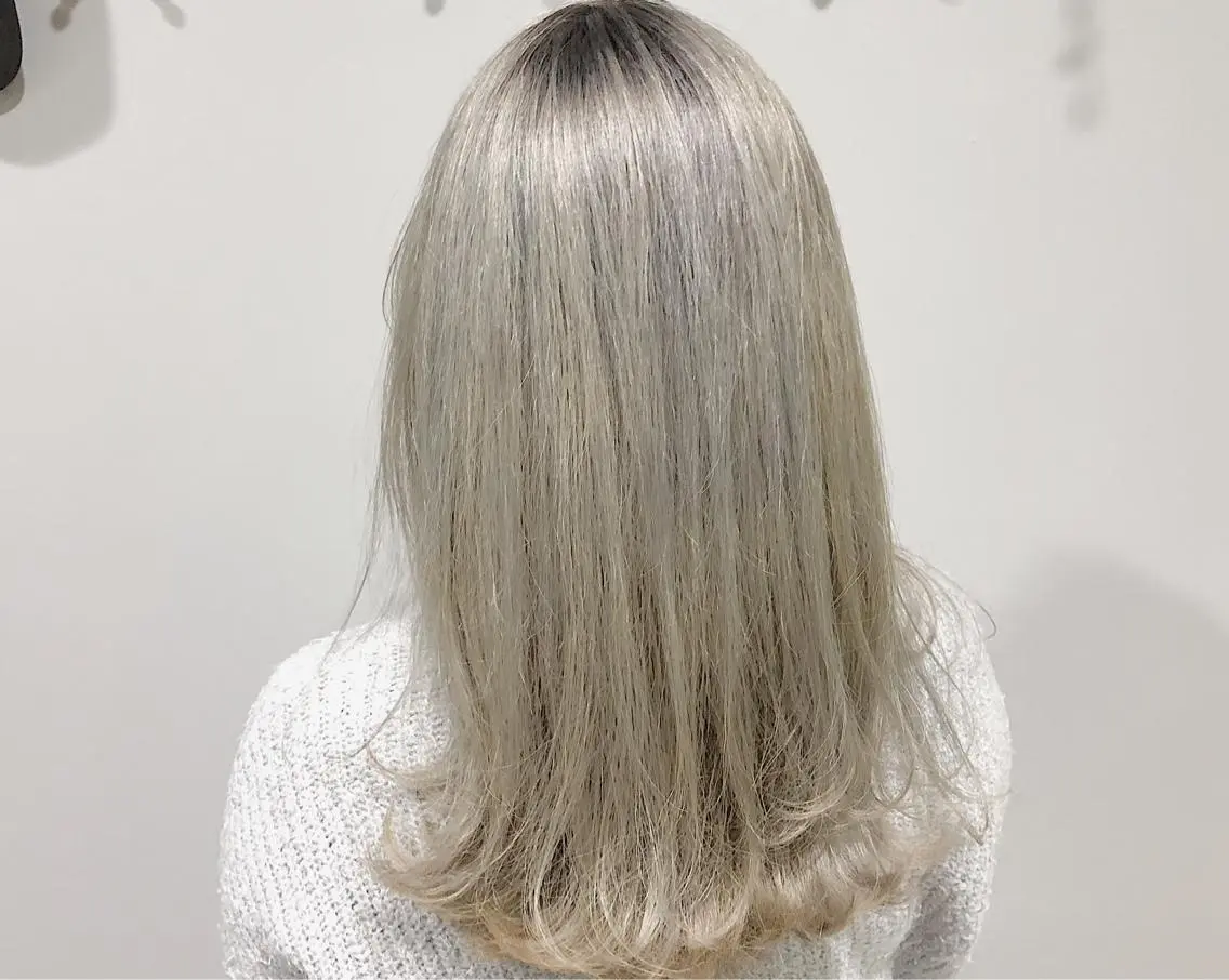 セミロング カラー VIRETTA 【ヴィレッタ】のヘアスタイル