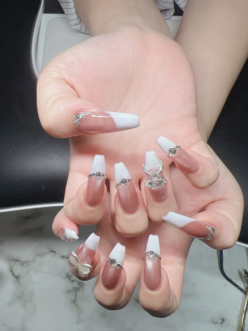 ネイル オーロラネイル チークネイル 長さ出し フットネイル フレンチネイル ハンドネイル Lee Nails チップ長さだし専門店のネイルデザイン