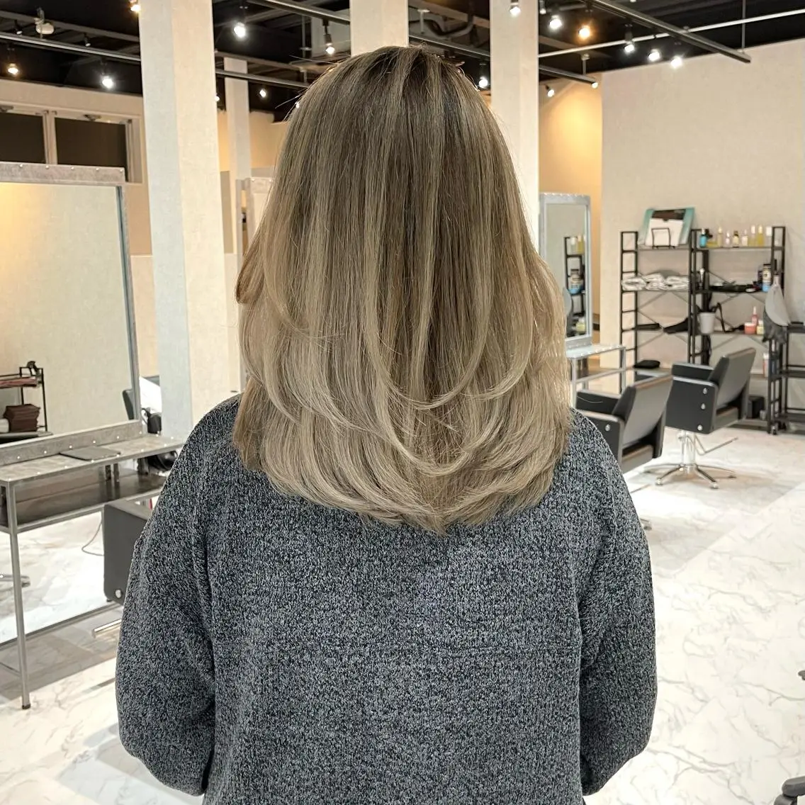 ミディアム カラー ヘアアレンジ バレイヤージュ デザインカラー ハイライトカラー 外国人風カラー ハイライト アンドウ ユウ/ レイヤーカット/韓国のヘアスタイル