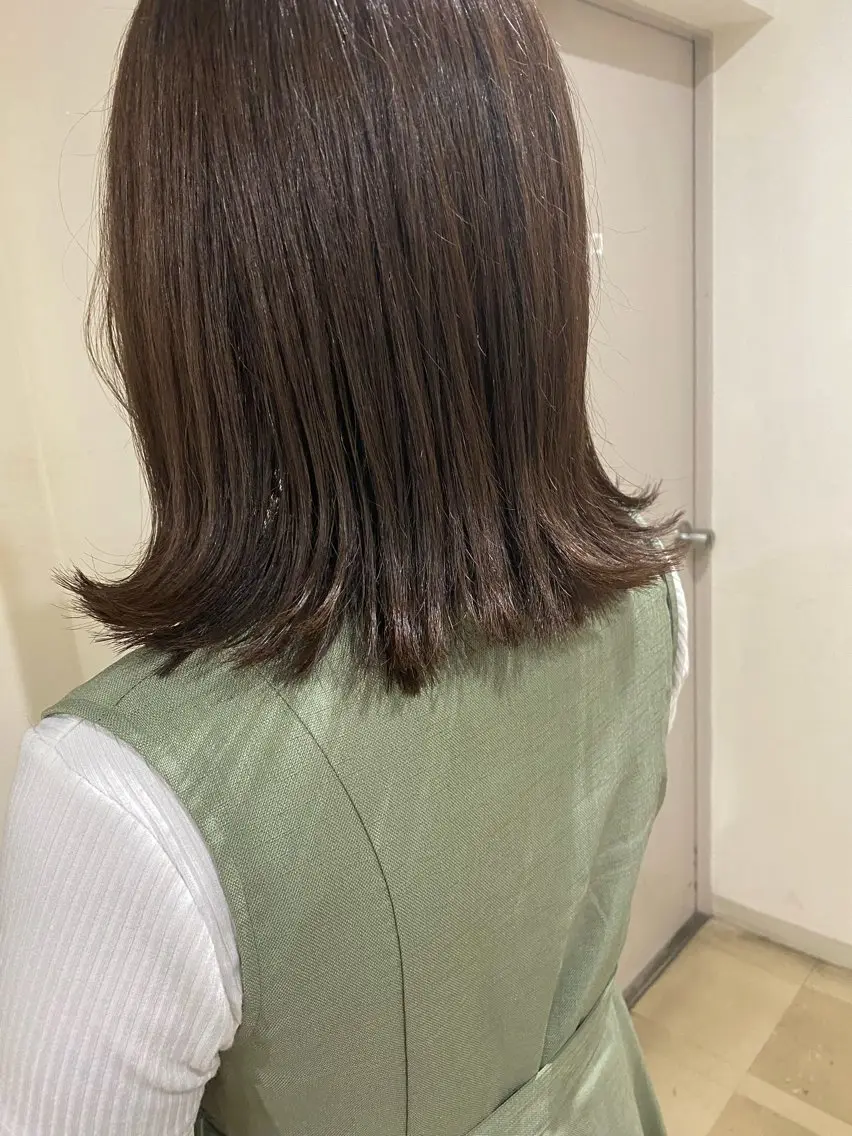 ミディアム カット ヘアカラー くすみカラー / 肌馴染み/ 花房佑夏のヘアスタイル