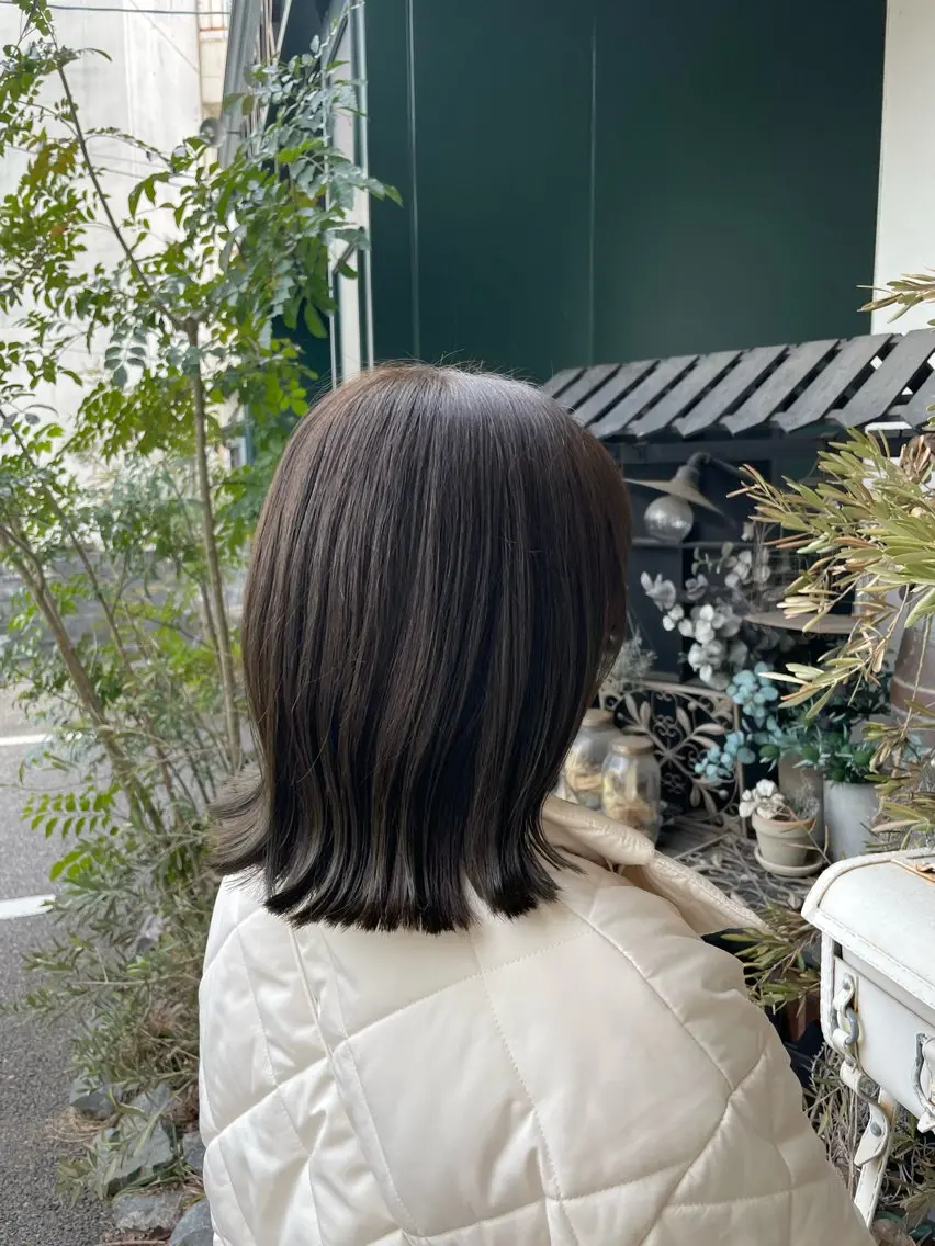 ミディアム カラー グレージュ オリーブグレージュ オリーブグレー 山下 襟華のヘアスタイル