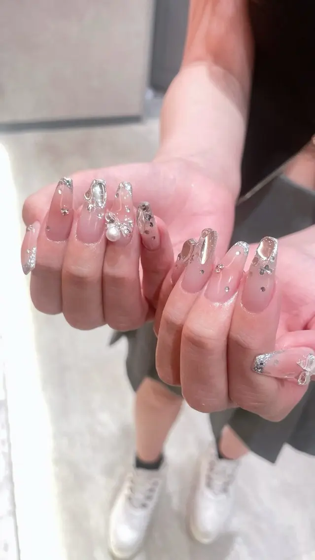ネイル チークネイル フレンチネイル ガラスフレンチ ストーンネイル ハンドネイル ailed'Ange 🍒miuのネイルデザイン