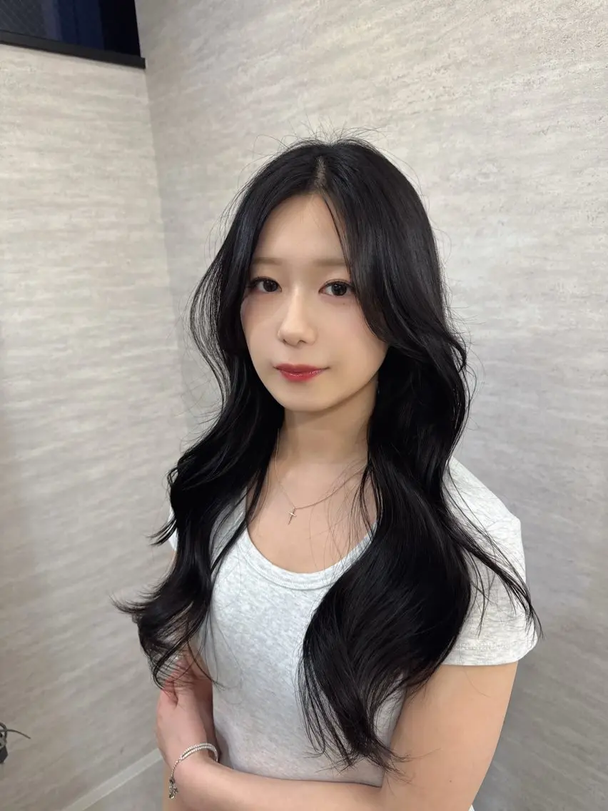 ロング カラー ヘアアレンジ カット ヘアカラー トリートメント 韓国レイヤーカット/ 儚げカラーチナツのヘアスタイル