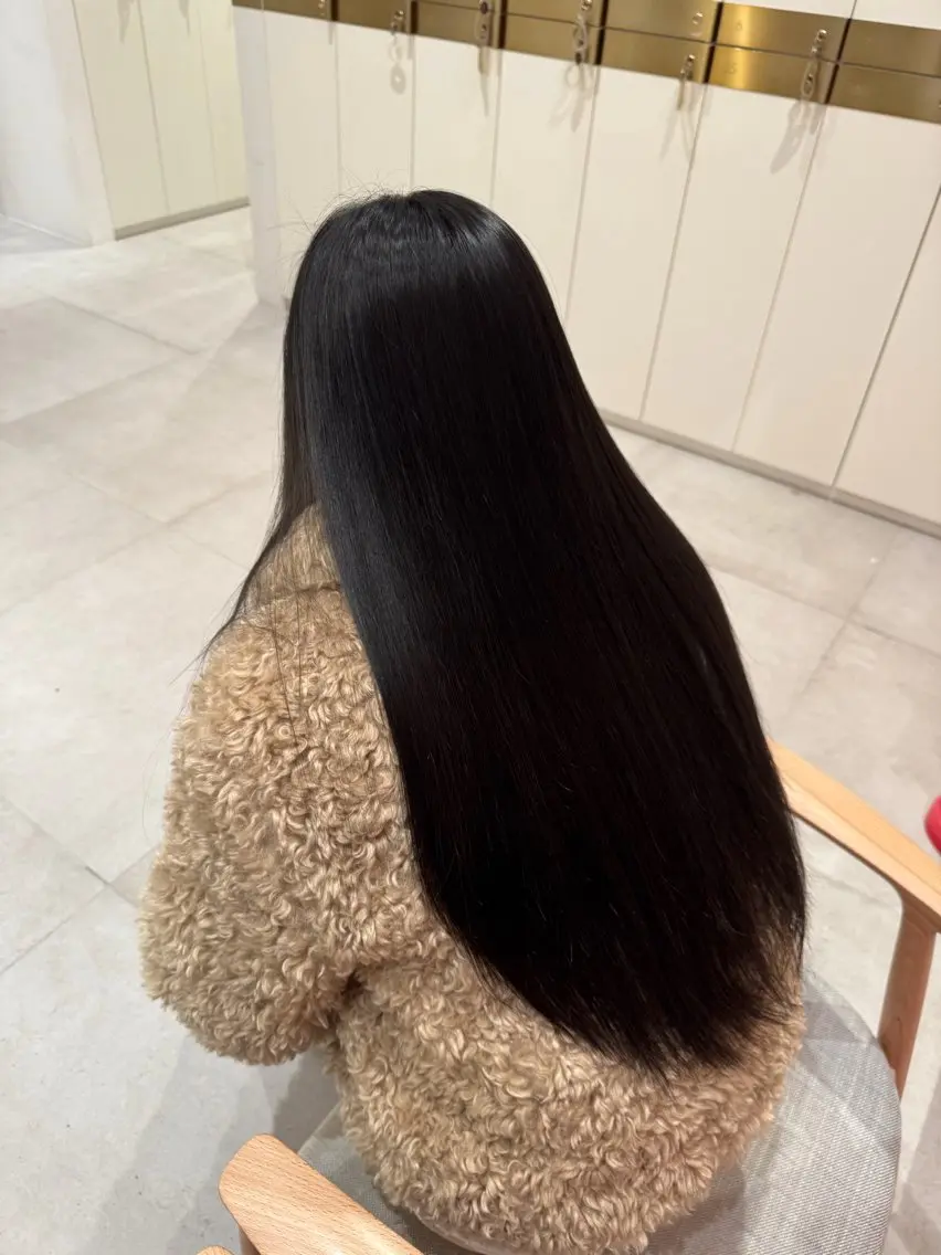 セミロング 縮毛矯正 おかの まひろのヘアスタイル
