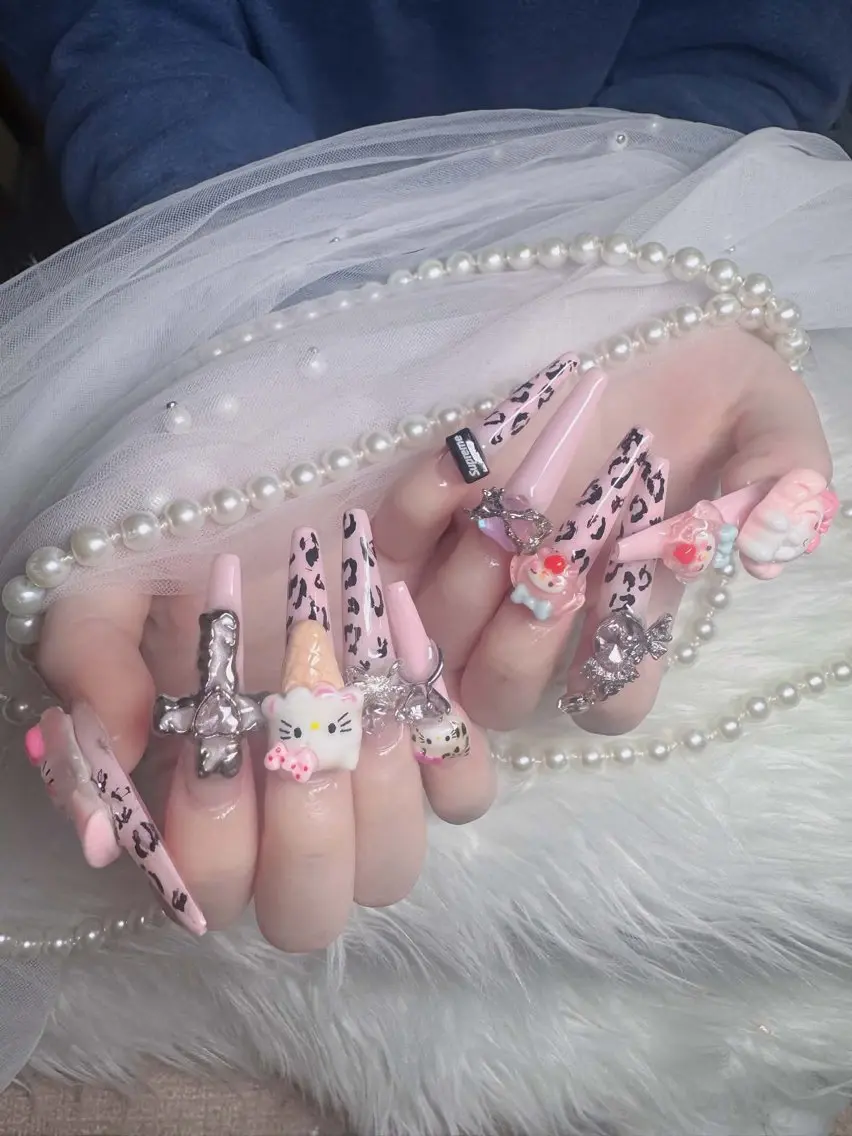 ネイル チークネイル フレンチネイル キラキラネイル 韓国ネイル マグネットネイル ハンドネイル yuuna hbabynailのネイルデザイン