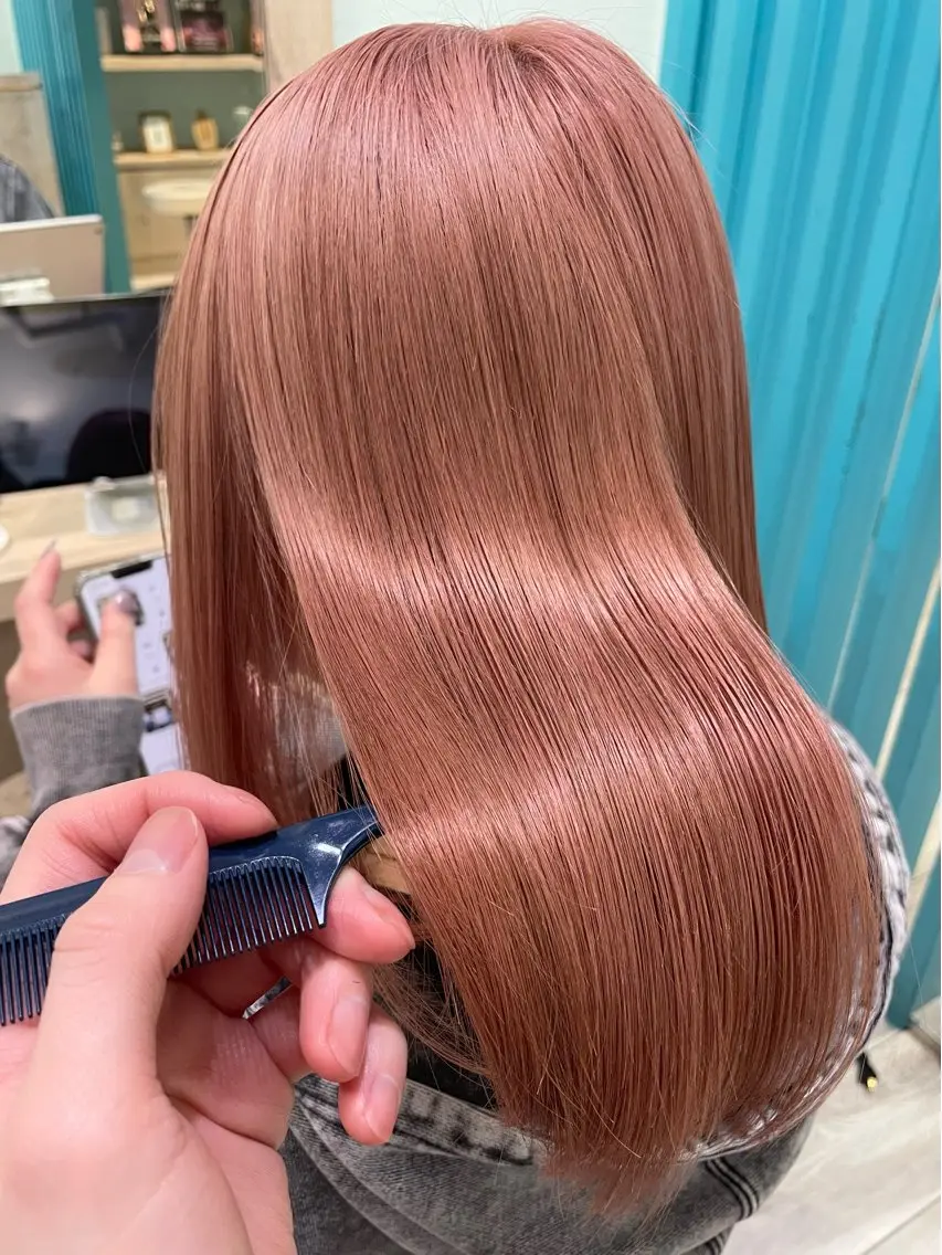 ミディアム カラー ベージュカラー ブリーチ ピンクカラー ピンクベージュ カット ヘアカラー トリートメント 佐藤 魁人のヘアスタイル