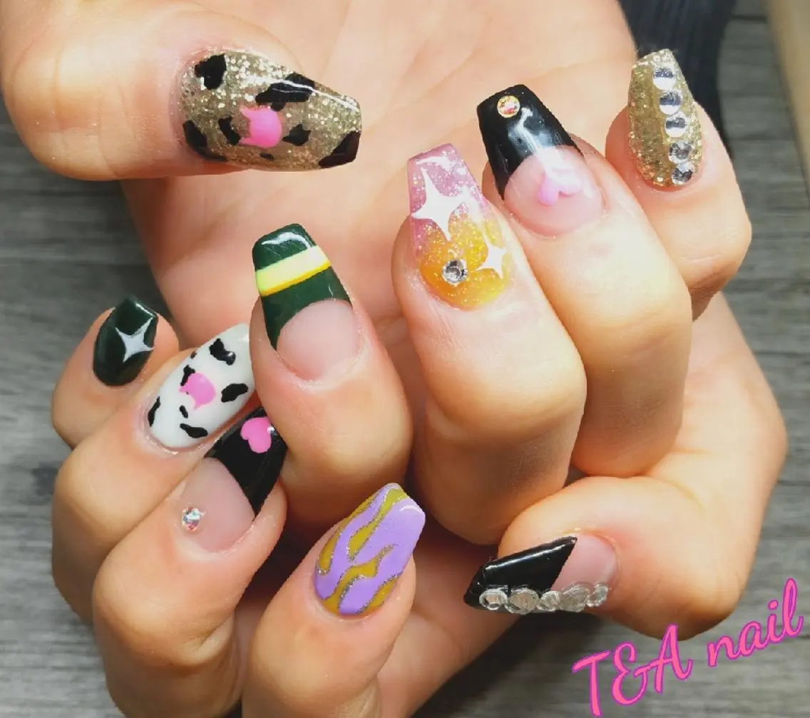 ミディアム ネイル アニマル柄 長さ出し フレンチネイル ジェルネイル ハート T&A nailのネイルデザイン