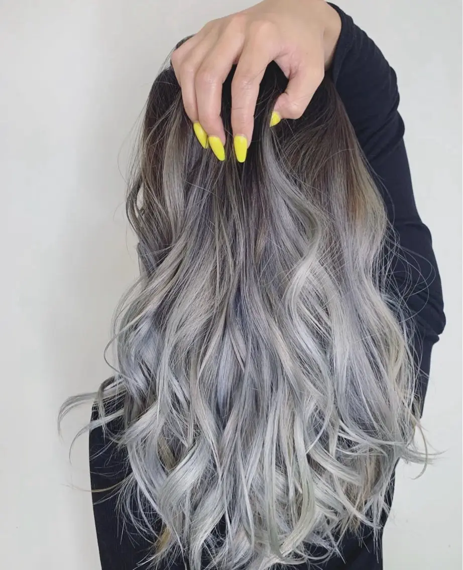 ロング カラー ヘアアレンジ バレイヤージュ シルバー ホワイトシルバー レイヤーカット ヘアカラー トリートメント ヘアセット トップスタイリスト Shoyaのヘアスタイル