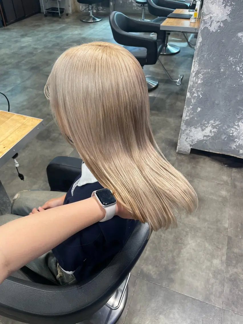 セミロング カラー ヘアカラー ハイトーン 横浜💞ミオのヘアスタイル