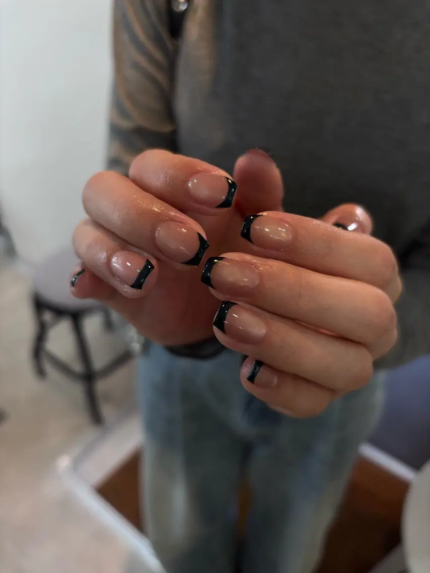 ネイル フレンチネイル ネイビー ハンドネイル free'snail N A Oのネイルデザイン