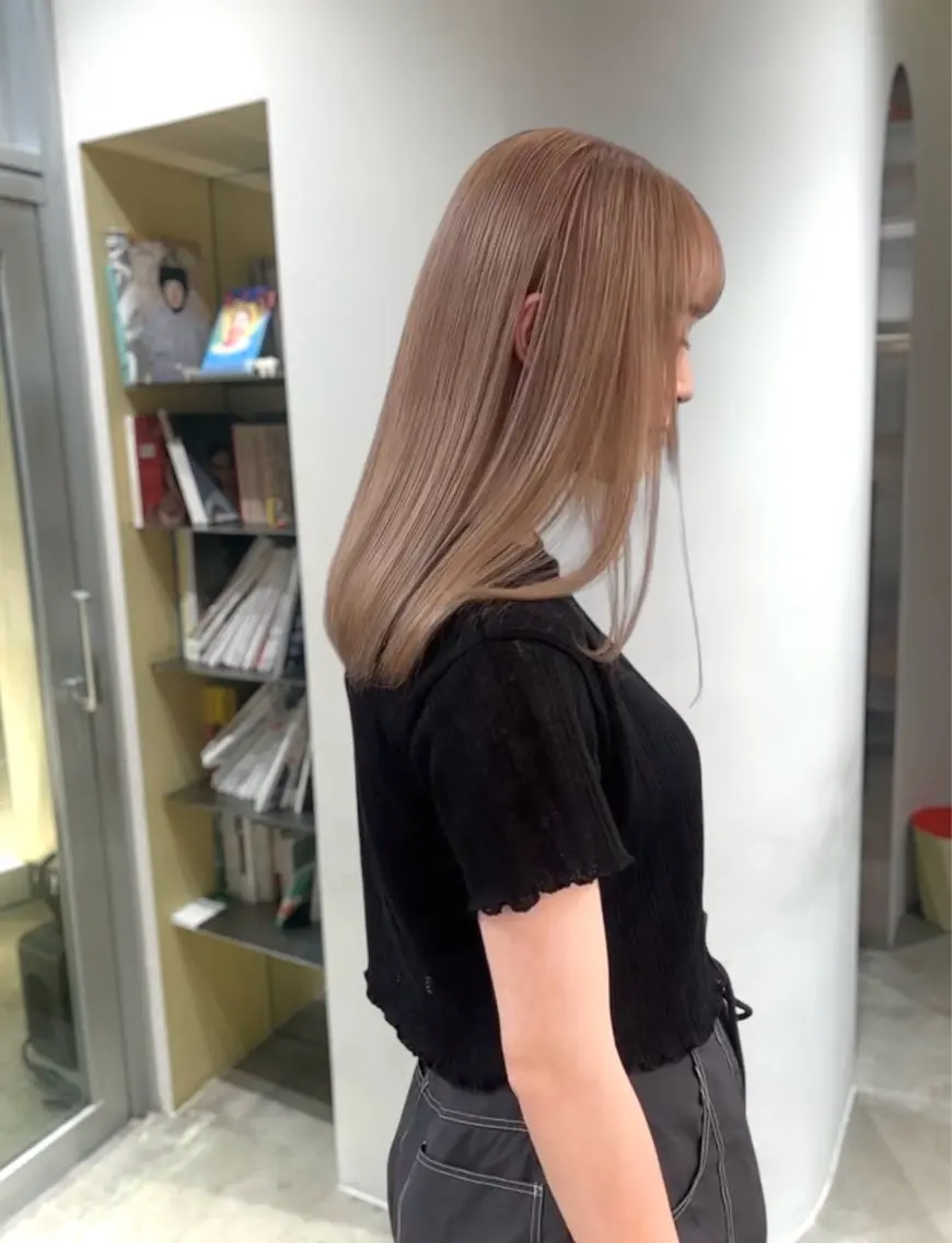 ミディアム カラー ベージュカラー ブリーチ ミルクティーベージュ ヘアカラー トリートメント ケア剤オタク×海外 ヘア長谷川裕起のヘアスタイル