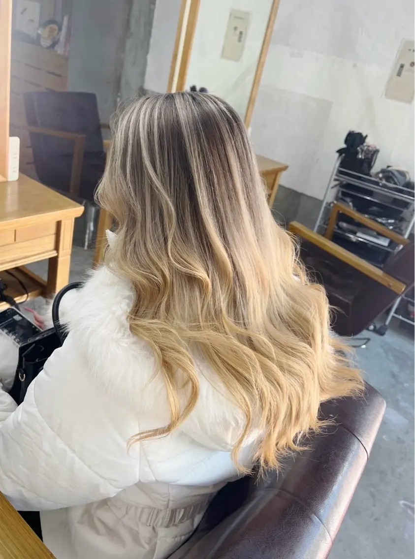 ロング カラー バレイヤージュ ベージュカラー ホワイトベージュ レイヤーカット ヘアカラー トリートメント 指名数No.1 /NAOYAのヘアスタイル