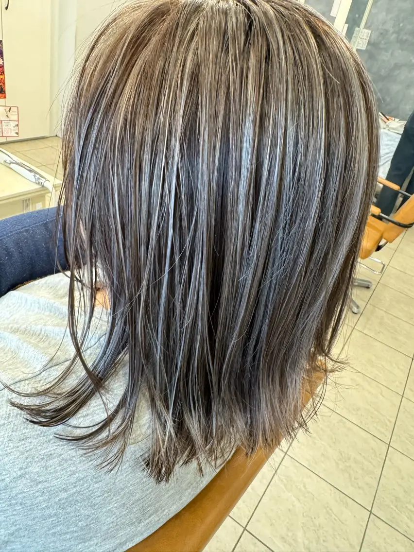 カラー ○HITOMI ○のヘアスタイル