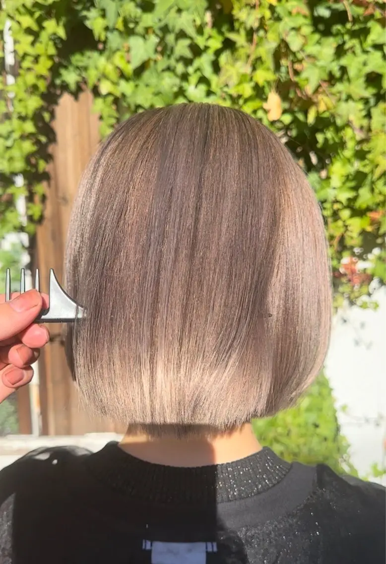 ショート カラー アッシュ ベージュカラー ブリーチ ケアブリーチ ケアカラー 堀江/レイヤーカット /髪質改善のヘアスタイル