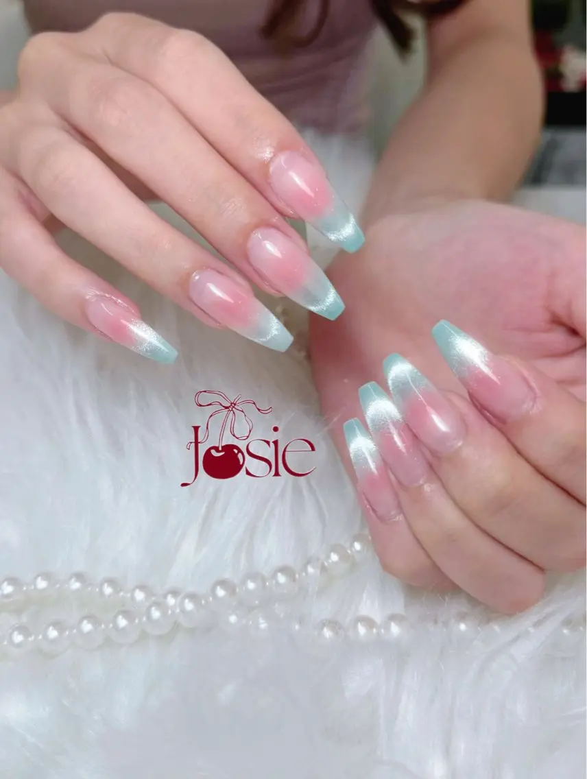 ネイル 長さ出し キラキラネイル 韓国ネイル ロングネイル ワンホンネイル ハンドネイル Josie nail salonのネイルデザイン