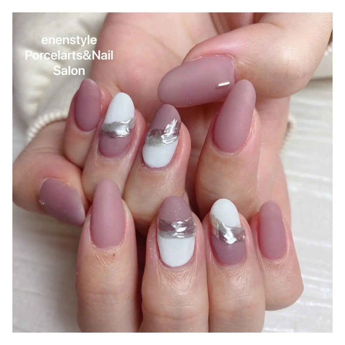 ミディアム マツエク・マツパ 🐾enen style 🐾のネイルデザイン