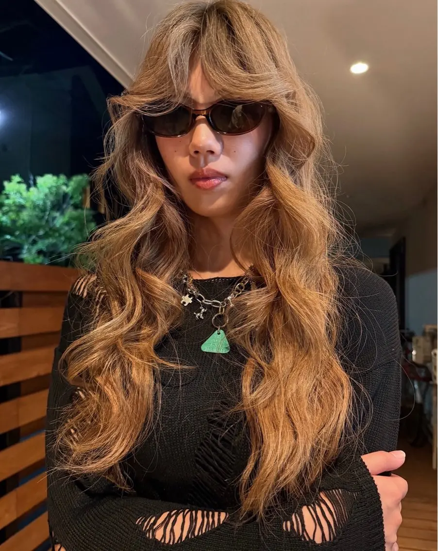 ロング ヘアカラー イシイ モエカのヘアスタイル