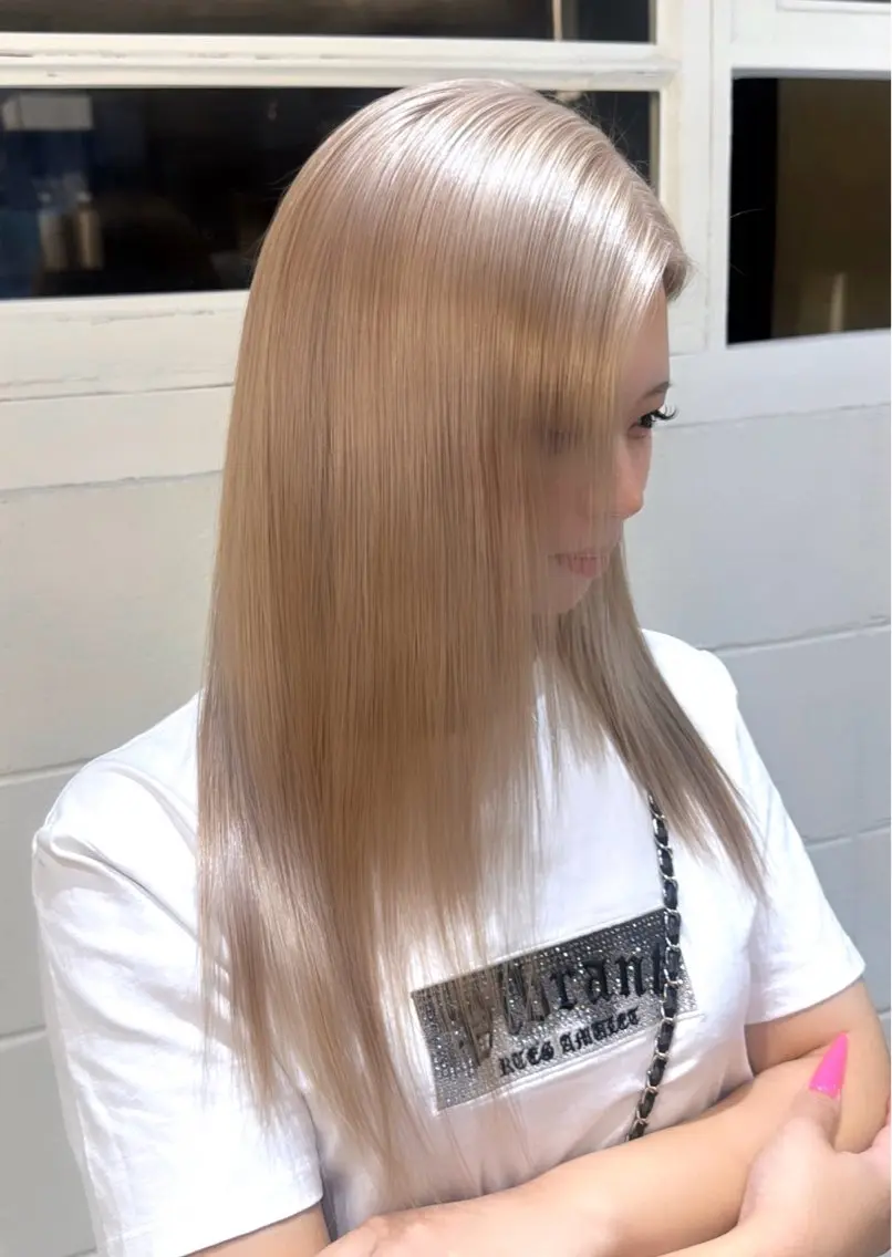 ロング カラー ベージュカラー 透明感カラー ハイトーンカラー ホワイトベージュ ヘアカラー 岡山ハイトーン/ 透明感カラー/赤木雅のヘアスタイル