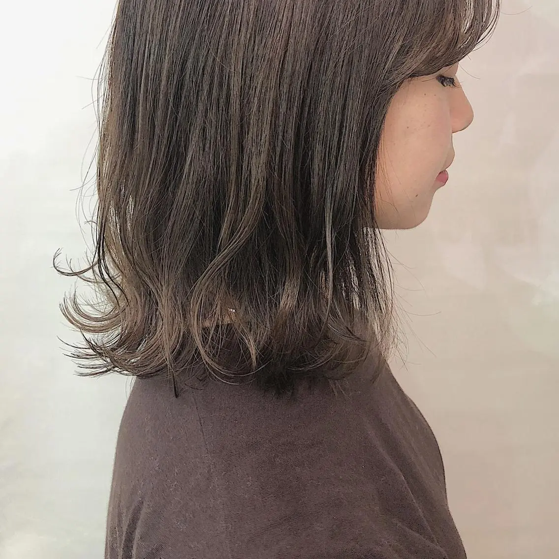 ミディアム カラー アッシュ カット ヘアカラー トリートメント 齋藤 咲のヘアスタイル
