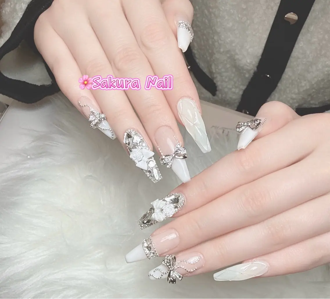 ネイル アートネイル オーロラネイル ボルドー チークネイル フレンチネイル ハンドネイル Sakura Nail Salonのネイルデザイン