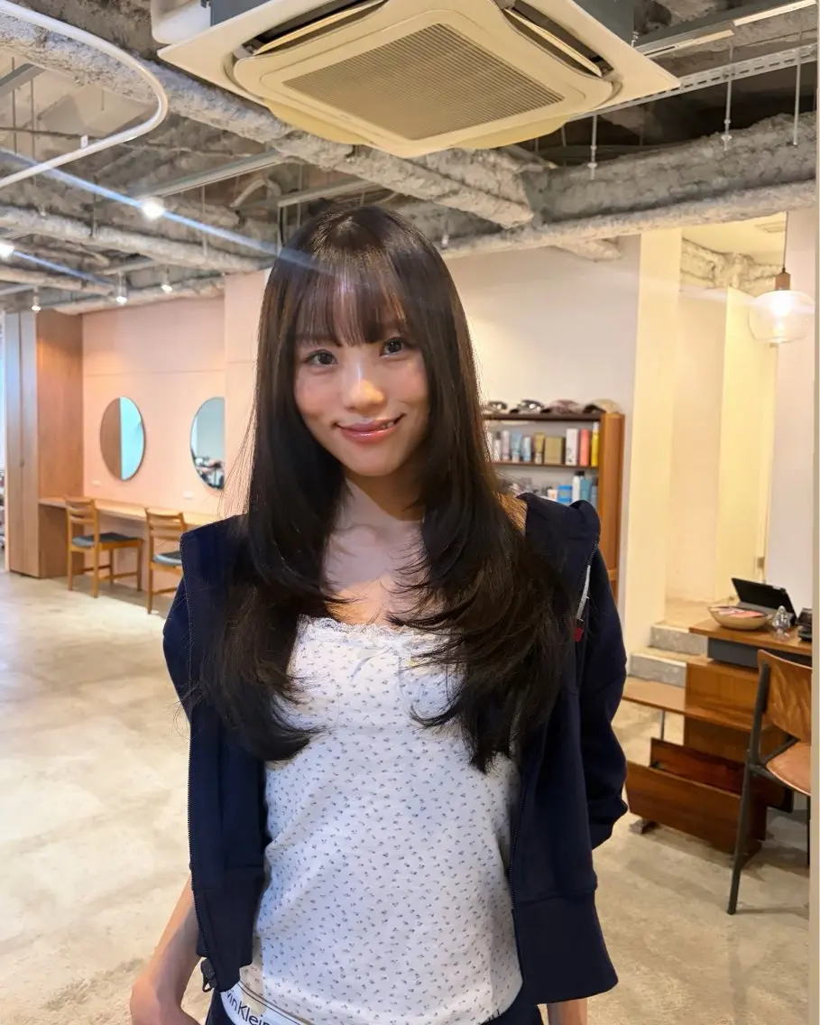 セミロング アッシュ アッシュグレー レイヤーカット カット ヘアカラー 🧣misaki 🧣のヘアスタイル