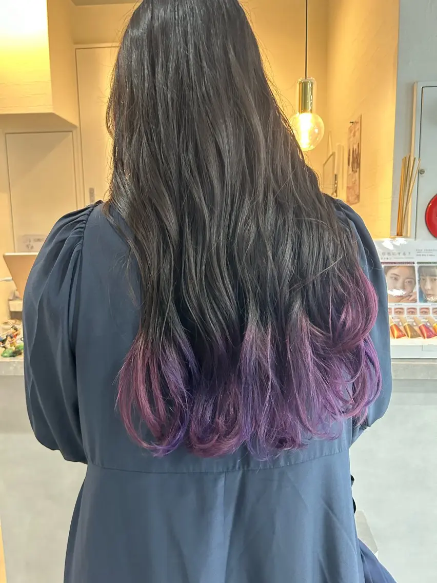 ロング カラー ピンクカラー パープルカラー 山岡 茉琳のヘアスタイル