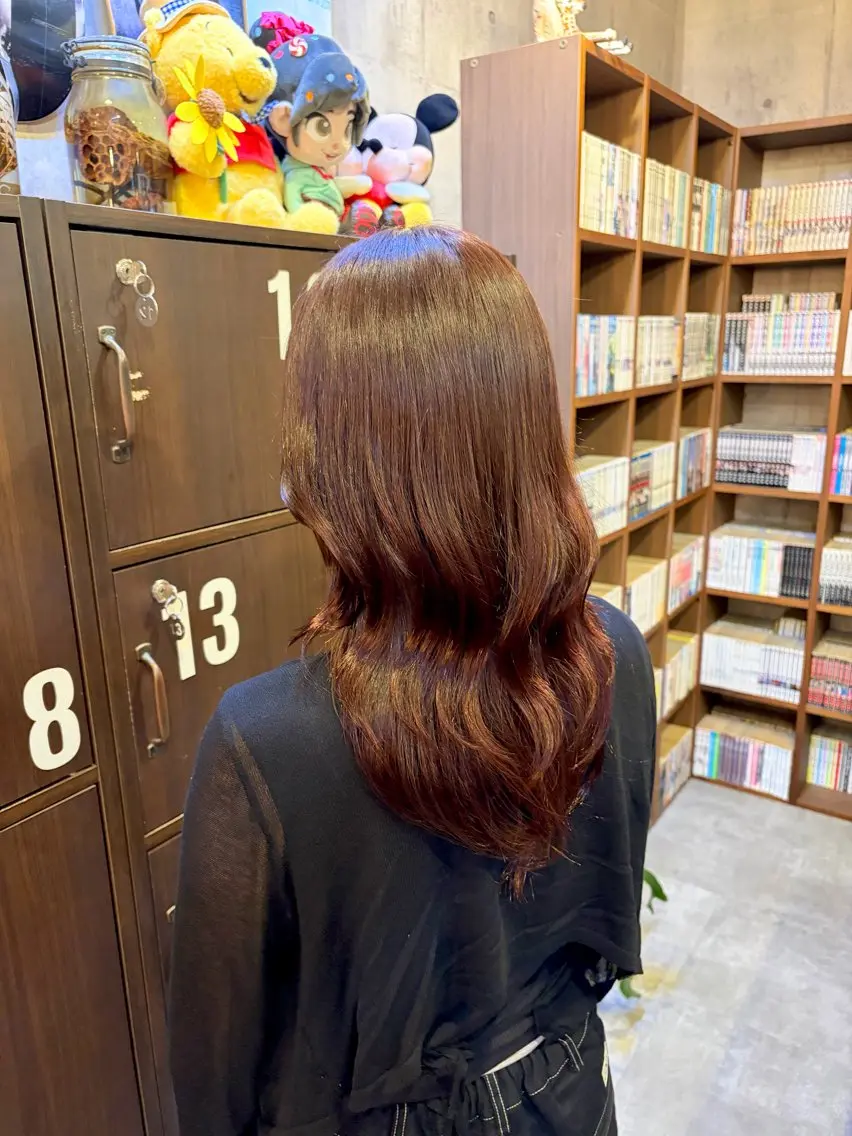 セミロング カラー ブラウンカラー ピンクカラー ピンクブラウン 出川 結菜のヘアスタイル