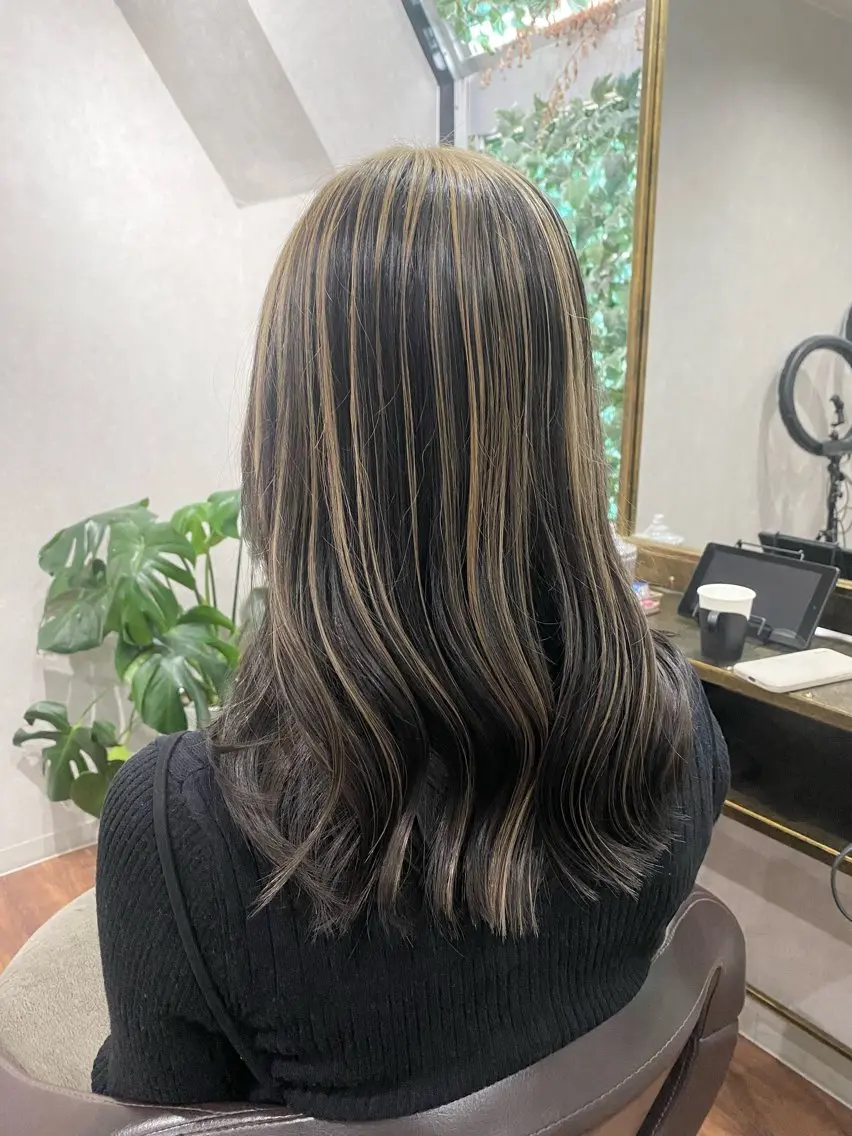 セミロング カット ヘアカラー ＳＨＩ ＺＵのヘアスタイル