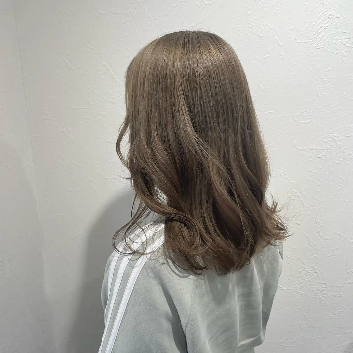 セミロング カラー shiho .のヘアスタイル