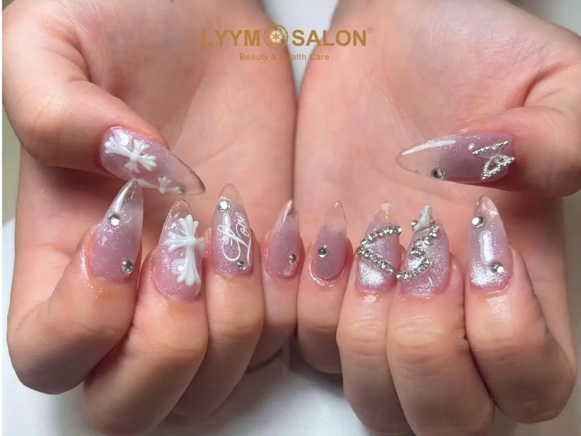 ネイル ガーリー キラキラネイル 韓国ネイル ピンク リボン ハンドネイル LYYM Salonのネイルデザイン