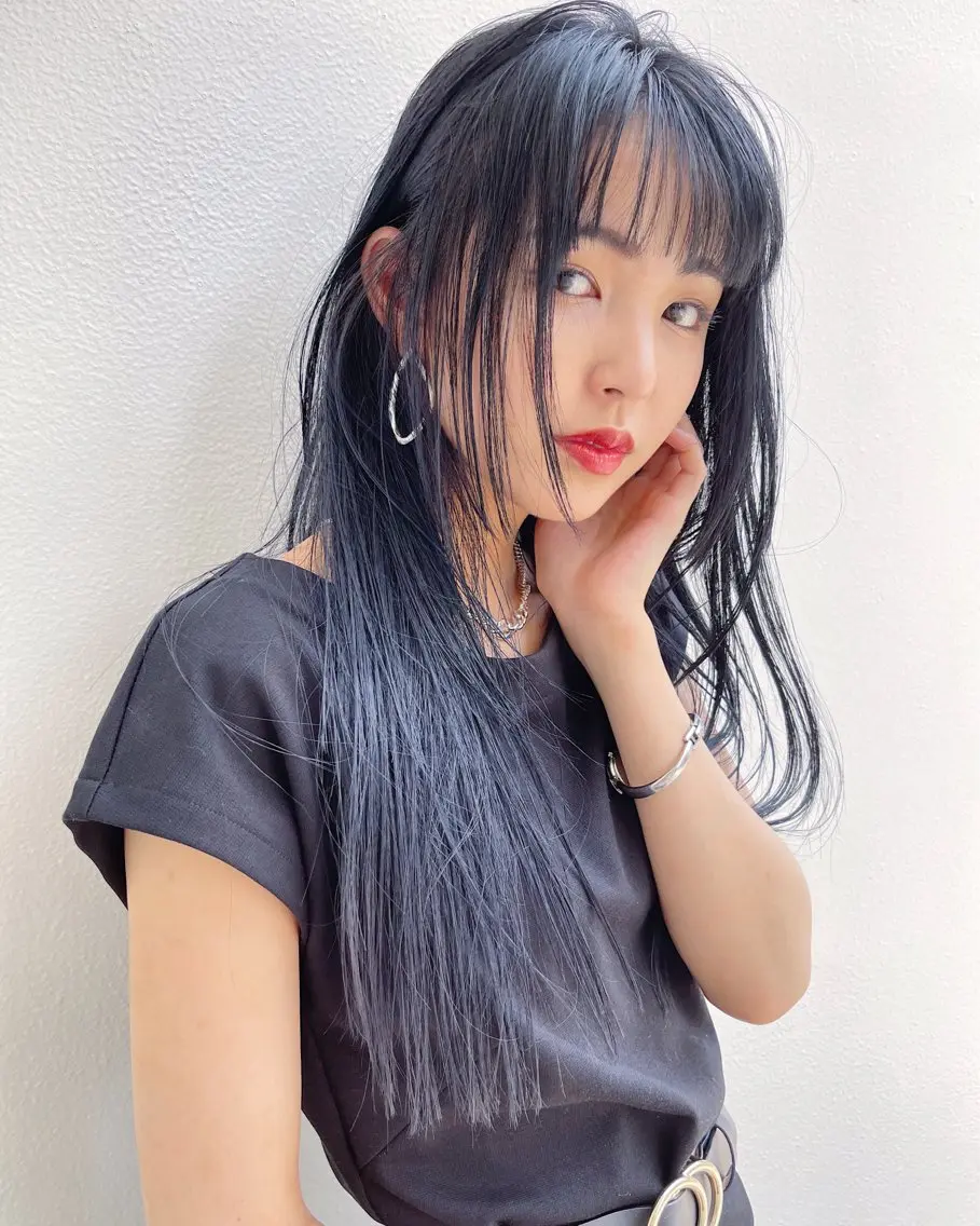 セミロング カラー 黒髪 ブルーカラー ブルーブラック ネイビーカラー 顔まわりレイヤー カット ヘアカラー トリートメント AiM 大名　似合わせカットのヘアスタイル