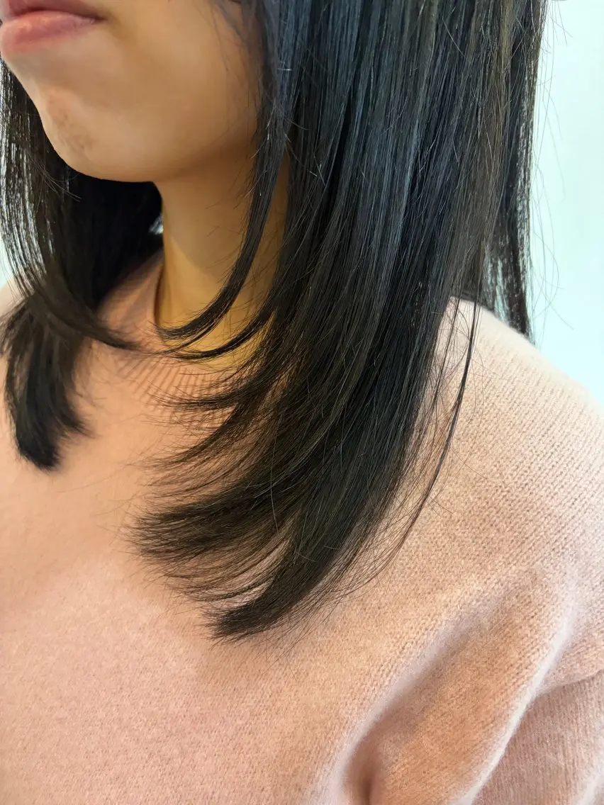ミディアム レイヤーカット UNBIRTHDAY amiのヘアスタイル
