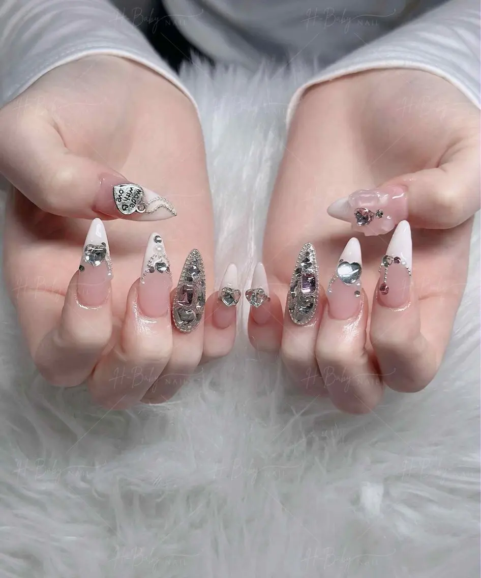 ネイル フレンチネイル ジェルネイル ハロウィン キラキラネイル 韓国ネイル H.baby Nail Salonのネイルデザイン