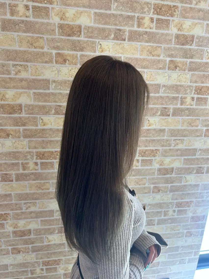 カラー グレージュ カーキグレージュ ヘアカラー 有村 実佑のヘアスタイル