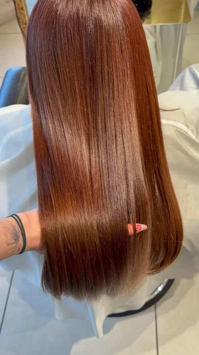 ロング 鶴谷 麻衣のヘアスタイル