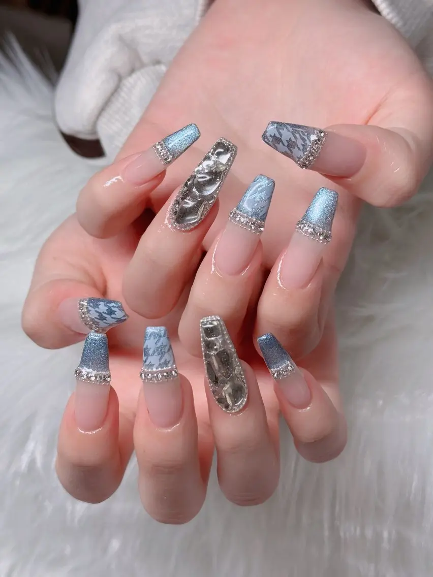 ネイル オーロラネイル フレンチネイル ジェルネイル ハロウィン キラキラネイル ハンドネイル H.baby Nail Salonのネイルデザイン