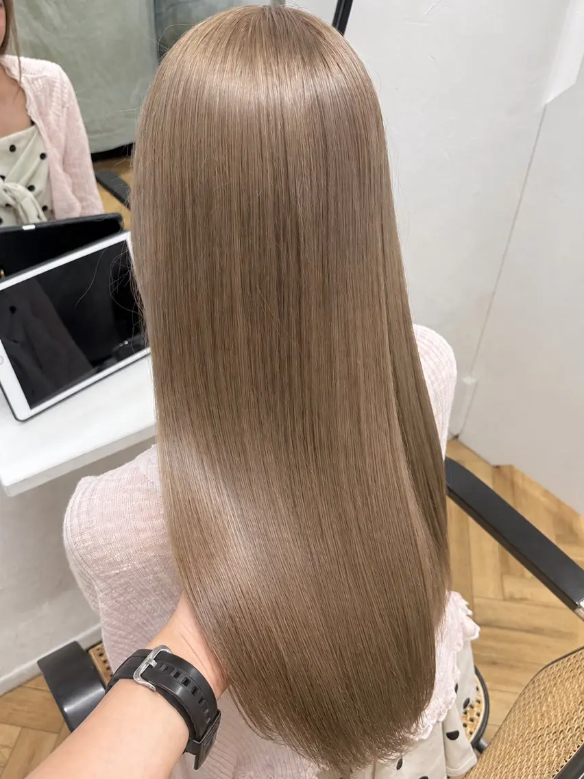 ロング ヘアカラー 沖松 希咲のヘアスタイル