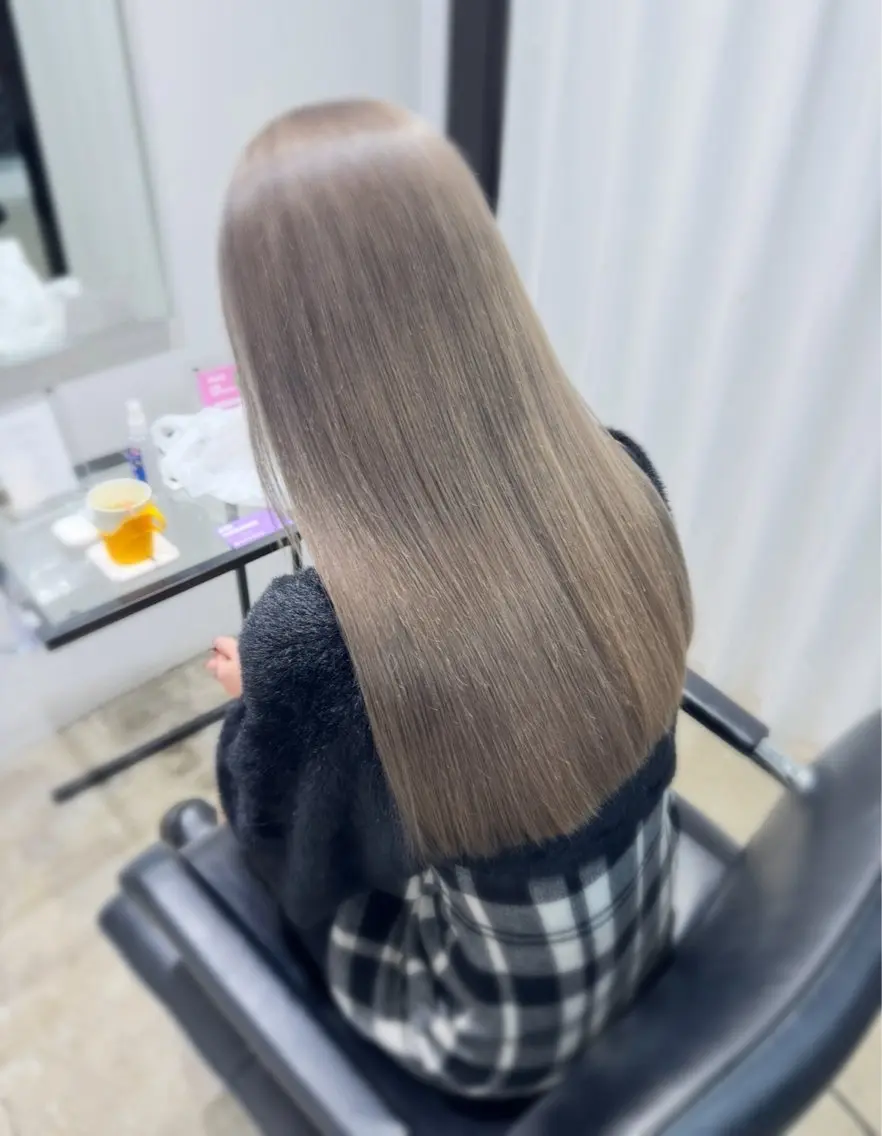 ロング カラー グレージュ 原野 葵のヘアスタイル